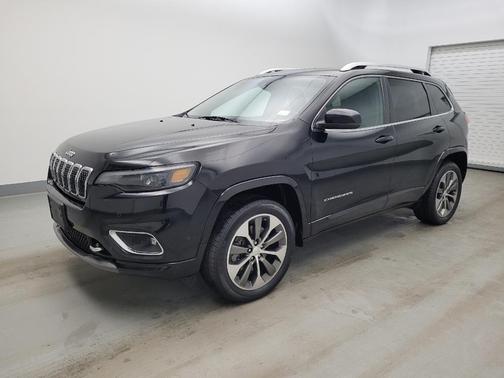 Diamond Black Crystal Pearlcoat 2019 Jeep Cherokee Overland