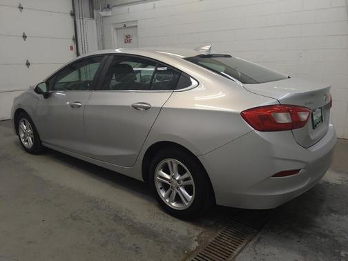 Silver Ice Metallic 2017 Chevrolet Cruze LT