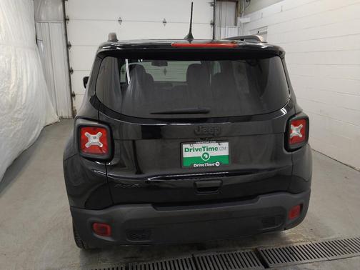 Black Clearcoat 2022 Jeep Renegade Altitude
