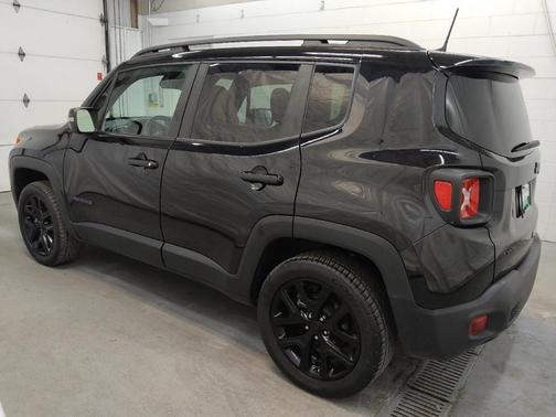 Black Clearcoat 2022 Jeep Renegade Altitude