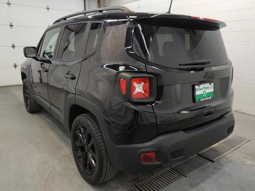 Black Clearcoat 2022 Jeep Renegade Altitude