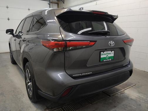 Magnetic Gray Metallic 2021 Toyota Highlander XLE