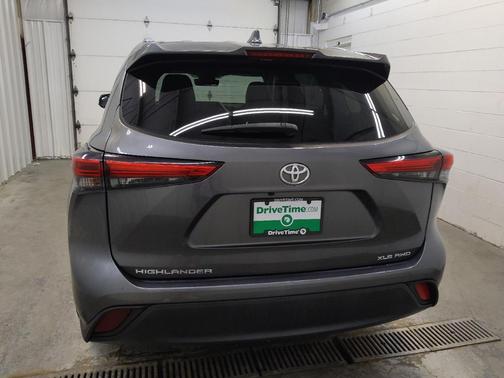 Magnetic Gray Metallic 2021 Toyota Highlander XLE