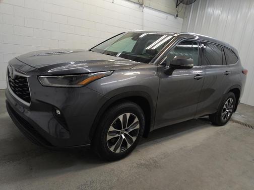 Magnetic Gray Metallic 2021 Toyota Highlander XLE