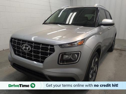 Shimmering Silver 2023 Hyundai VENUE SEL