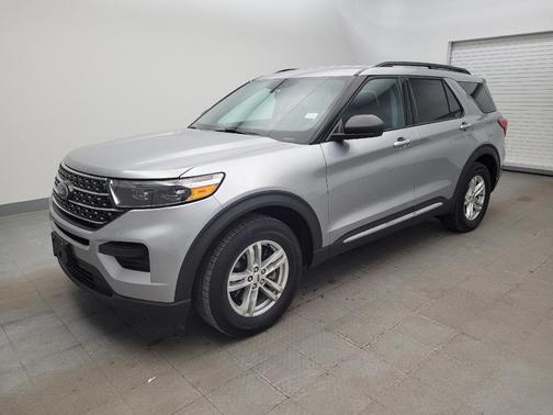 Iconic Silver Metallic 2022 Ford Explorer XLT