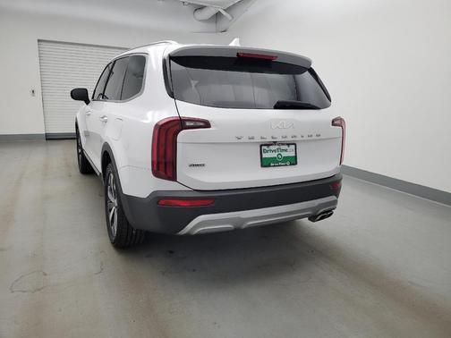 Glacial White Pearl 2022 Kia Telluride S