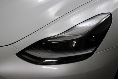 Pearl White Multi-Coat 2023 Tesla Model 3 Standard Range