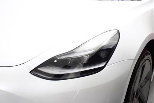 Pearl White Multi-Coat 2023 Tesla Model 3 Standard Range