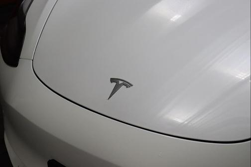 Pearl White Multi-Coat 2022 Tesla Model 3 Long Range