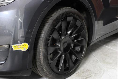 2022 Tesla Model Y Long Range Dual Motor All-Wheel Drive