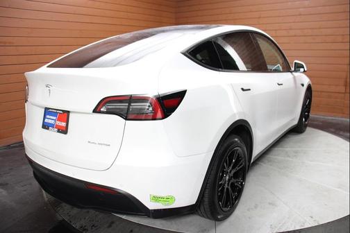 2022 Tesla Model Y Long Range Dual Motor All-Wheel Drive