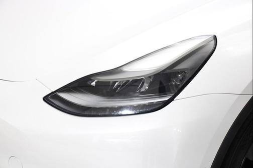 Pearl White Multi-Coat 2022 Tesla Model Y Performance Dual Motor All-Wheel Drive