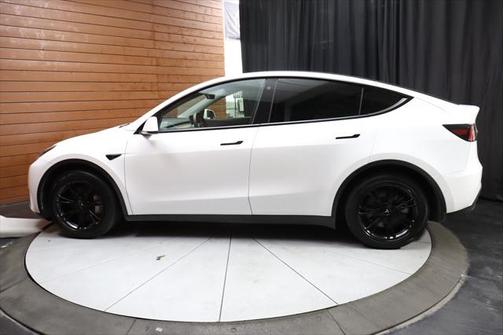 2022 Tesla Model Y Long Range Dual Motor All-Wheel Drive