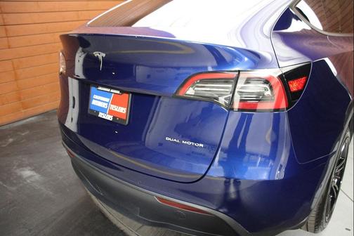 2022 Tesla Model Y Long Range Dual Motor All-Wheel Drive