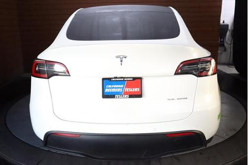 2022 Tesla Model Y Long Range Dual Motor All-Wheel Drive