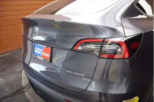2022 Tesla Model Y Long Range Dual Motor All-Wheel Drive