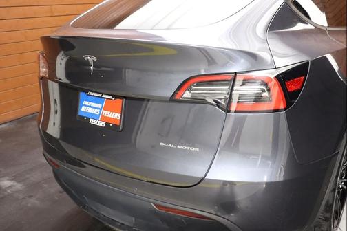 2021 Tesla Model Y Long Range Dual Motor All-Wheel Drive