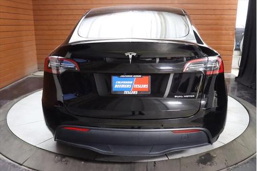 2022 Tesla Model Y Long Range Dual Motor All-Wheel Drive