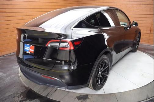 2022 Tesla Model Y Long Range Dual Motor All-Wheel Drive