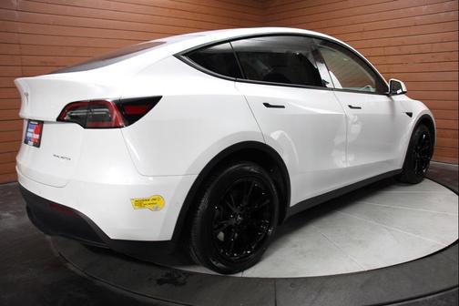 2022 Tesla Model Y Long Range Dual Motor All-Wheel Drive