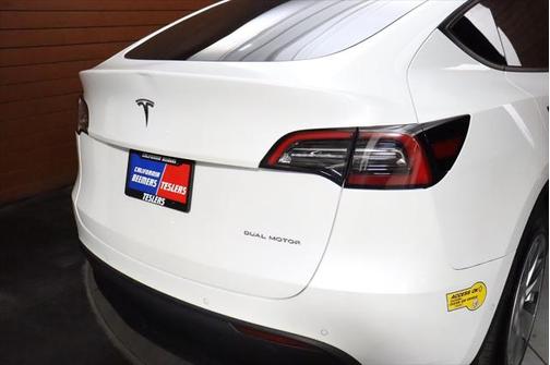 2022 Tesla Model Y Long Range Dual Motor All-Wheel Drive