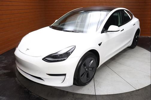 Pearl White Multi-Coat 2023 Tesla Model 3 Standard Range