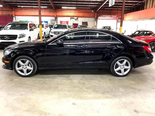 Photo 3 of 60 of 2014 Mercedes-Benz CLS-Class CLS 550 4MATIC