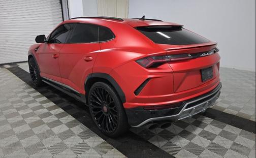 2019 Lamborghini Urus 