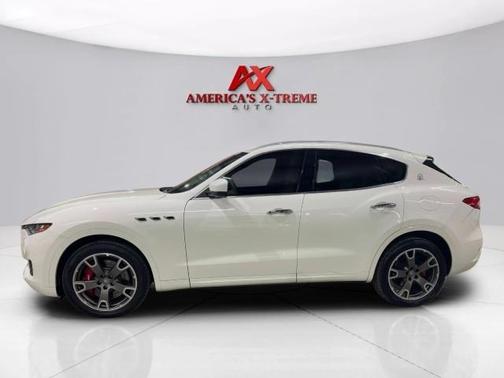 Bianco Alpi Pearlescent 2017 Maserati Levante S
