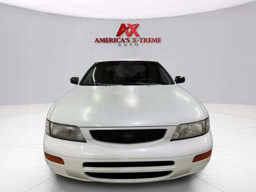 White 1996 Nissan Maxima GXE