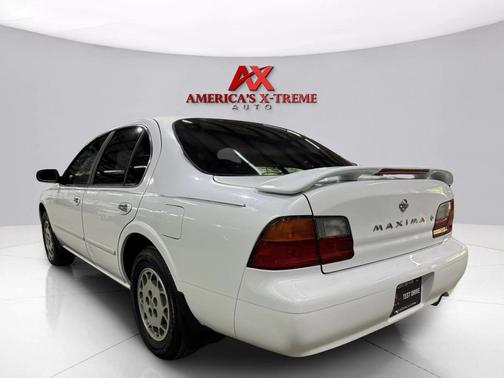 White 1996 Nissan Maxima GXE
