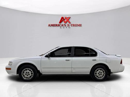 White 1996 Nissan Maxima GXE