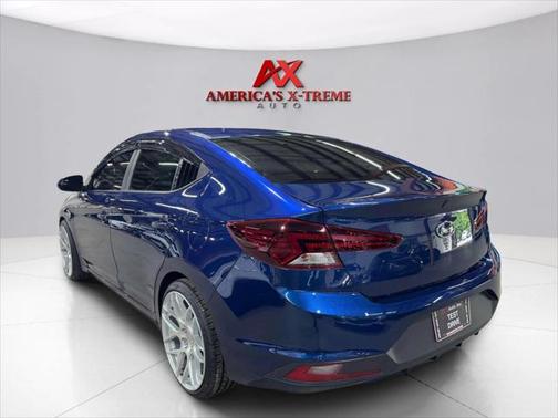 2019 Hyundai ELANTRA SE