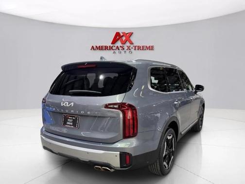 Everlasting Silver 2024 Kia Telluride S