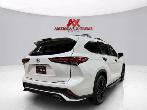 Wind Chill Pearl 2023 Toyota Highlander XSE