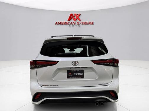 Wind Chill Pearl 2023 Toyota Highlander XSE