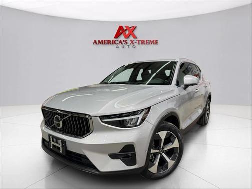 2023 Volvo XC40 B5 Plus Bright Theme