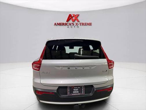 2023 Volvo XC40 B5 Plus Bright Theme