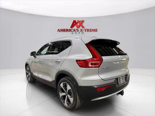 2023 Volvo XC40 B5 Plus Bright Theme