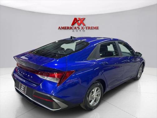 2024 Hyundai ELANTRA SE