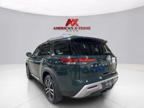 2024 Nissan Pathfinder Platinum FWD