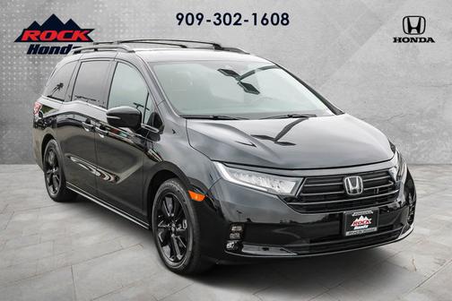 Crystal Black Pearl 2024 Honda Odyssey