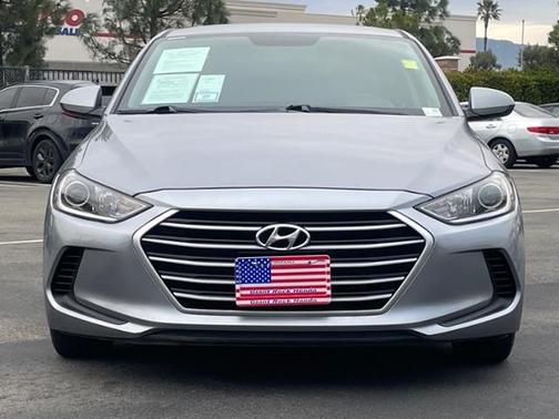 Photo 3 of 18 of 2017 Hyundai Elantra SE