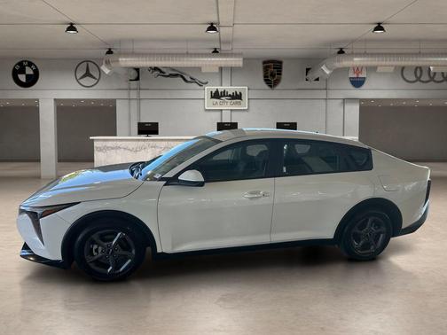 Snow White Pearl 2025 Kia K4 LXS