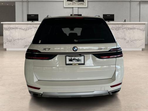 White 2025 BMW X7 xDrive40i