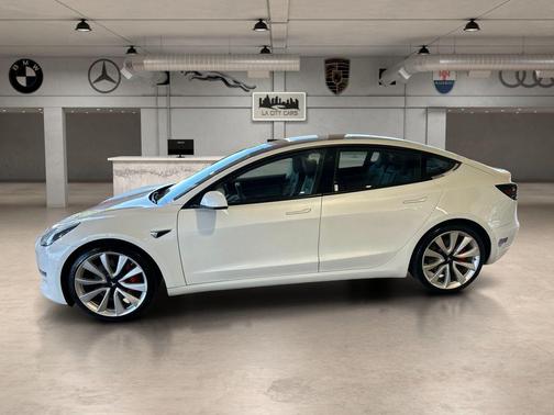 Pearl White Multi-Coat 2018 Tesla Model 3 Standard
