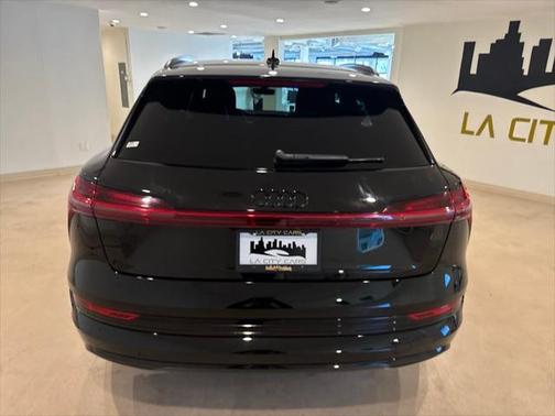 2022 Audi e-tron Premium Plus