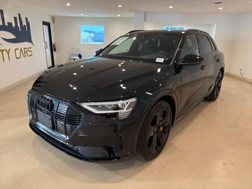 2022 Audi e-tron Premium Plus