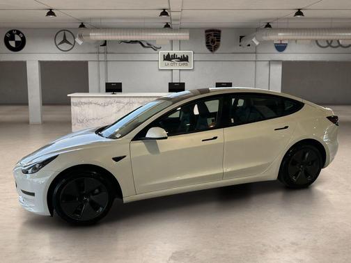 Pearl White Multi-Coat 2023 Tesla Model 3 Standard Range